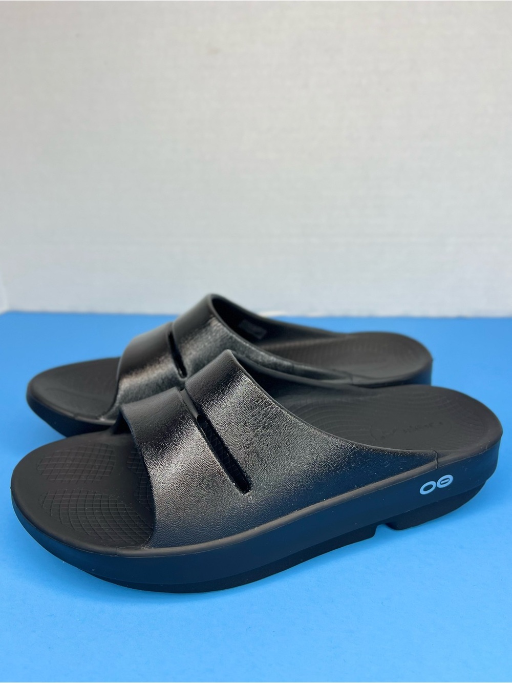 OOFOS OOahh Luxe Black Comfort/Recovery Slides Womens Sz 7/38EU New W/O Box.